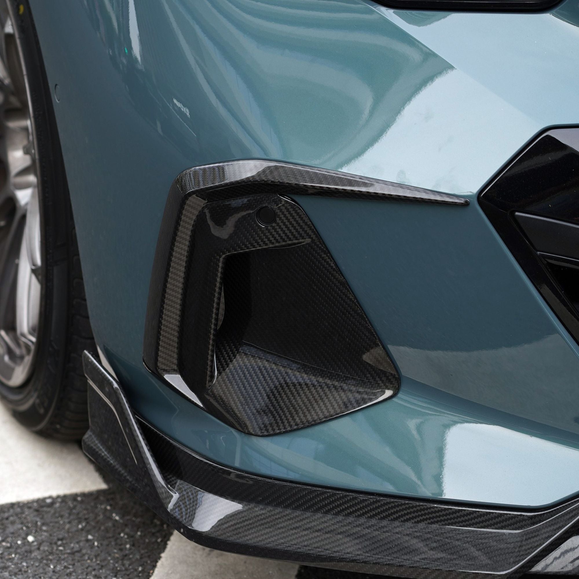 BMW Série 5 G60 G61 Carbone Pré-imprégné Inserts de pare-chocs avant style Tk par OPTIC (2024+)