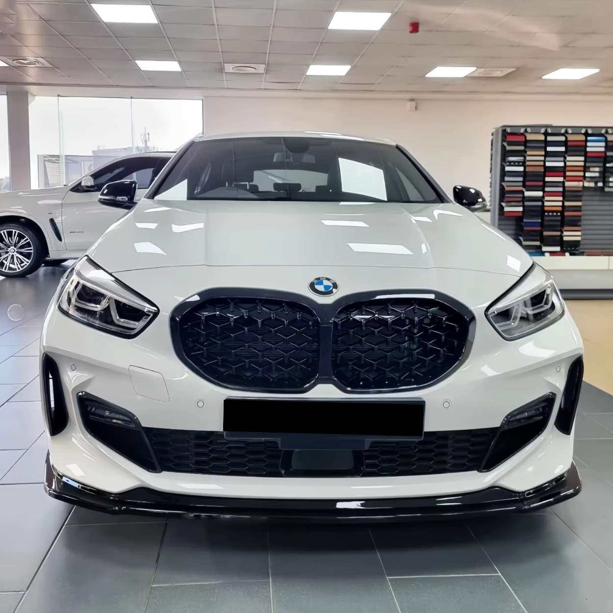 BMW Série 1 F40 Noir brillant Lame avant (2019-2024)