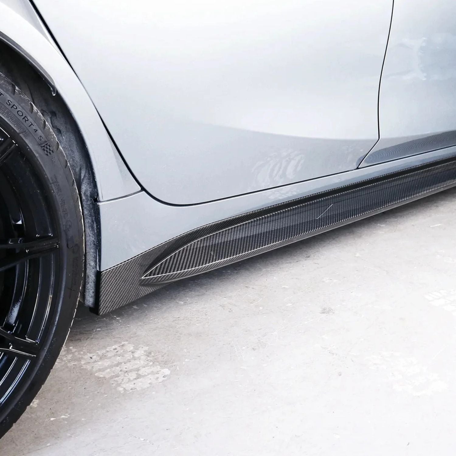 BMW M3 G80 G81 / M4 G82 G83 Carbone Pré-imprégné Style d'origine Extensions de bas de caisse par OPTIC (2021+)
